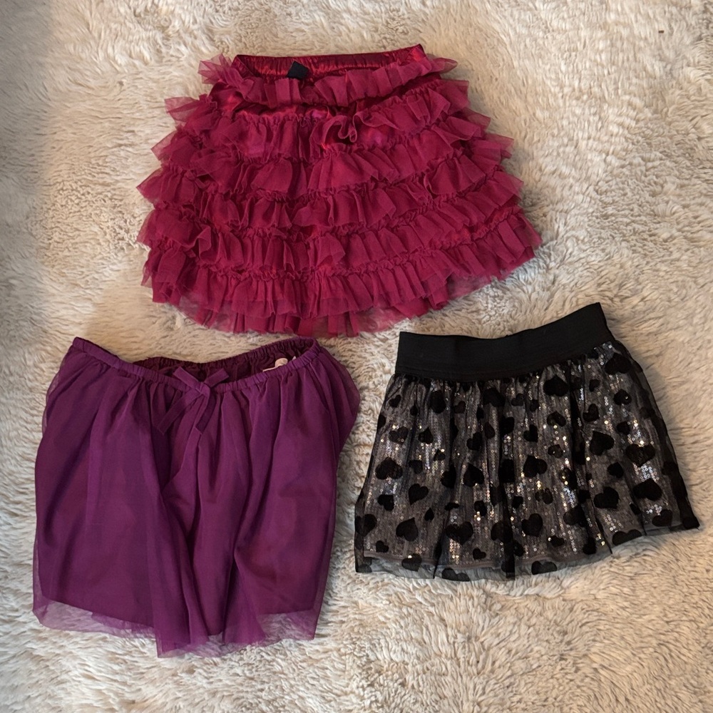 3 young girls Skirts